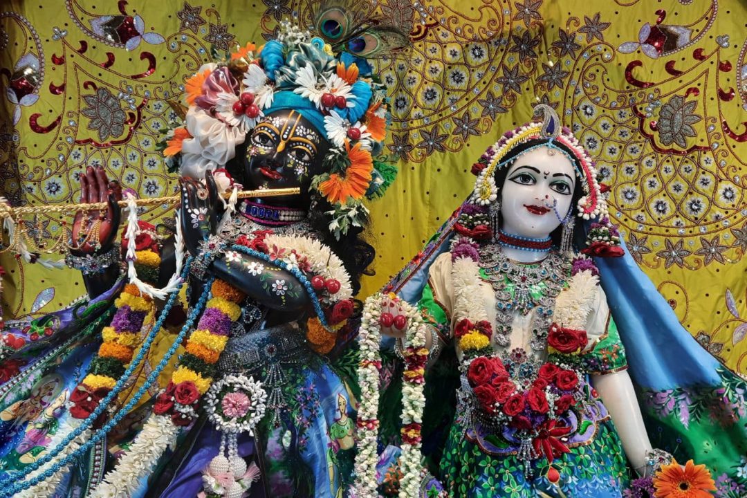 lord-krishna-and-radha-rani-in-iskcon-temple-zjvo26kzqfc2vi9d